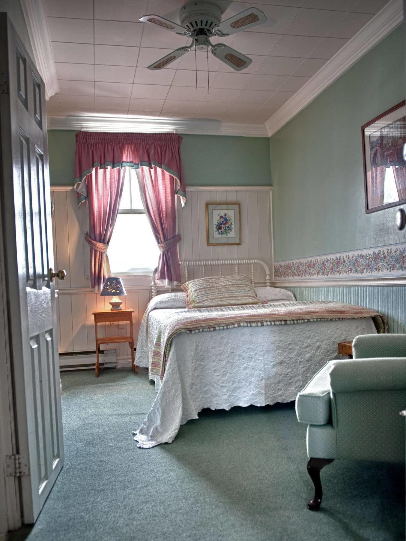 Telegraph House Motel Baddeck Inlet Extérieur photo