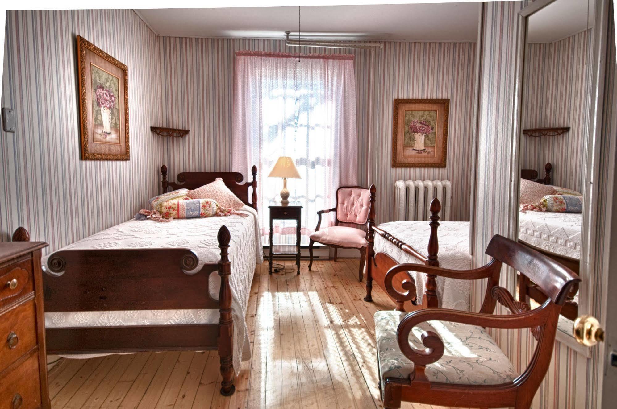 Telegraph House Motel Baddeck Inlet Extérieur photo